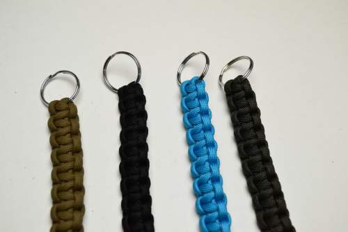 MIS001 LLAVERO FIADOR C/MOSQUETON PARACORD VARIOS COLO.